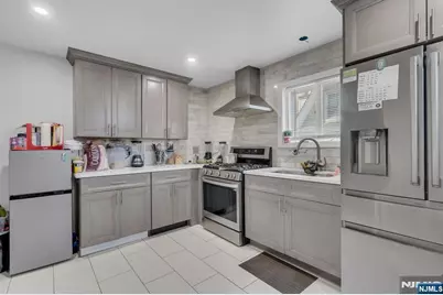 297 Hamilton Place, Hackensack, NJ 07601 - Photo 5