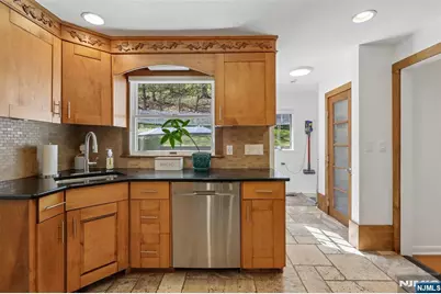 63 Danebury Downs, Upper Saddle River, NJ 07458 - Photo 17