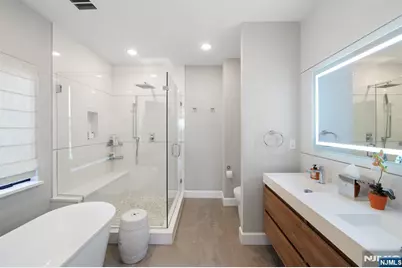 606 Undercliff Avenue 1 #1, Edgewater, NJ 07020 - Photo 13