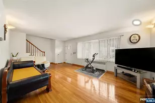 525 Chestnut St, Ridgefield, NJ 07657 - Photo 5