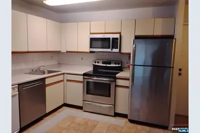 110-114 Sussex 2F #2F, Hackensack, NJ 07601 - Photo 3