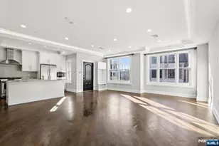 24 Marquis Ct, Edgewater, NJ 07020 - Photo 3