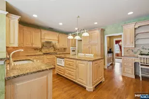 84 Walsh Dr, Mahwah, NJ 07430 - Photo 19