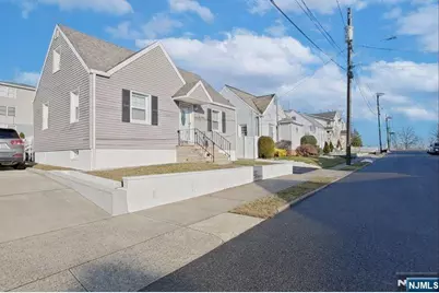 207 Lafayette Avenue, Lyndhurst Township, NJ 07071 - Photo 3