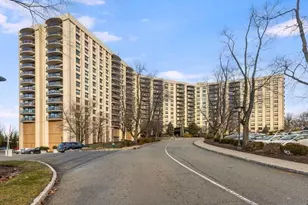 2 Claridge Dr 8Ie, Verona, NJ 07044 - Photo 3