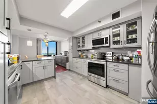 1265 15th 11L, Fort Lee, NJ 07024 - Photo 3