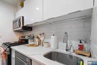 476 Monmouth Street 203 #203, Jersey City, NJ 07302 - Photo 9