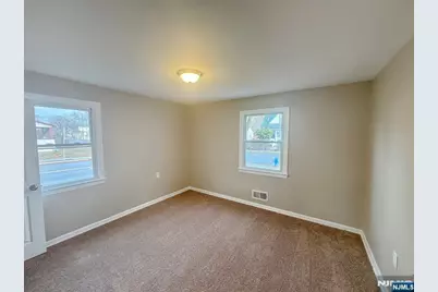 11 Van Dam Avenue, Bloomingdale, NJ 07403 - Photo 9