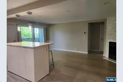 550 North Avenue E #E, Fort Lee, NJ 07024 - Photo 7