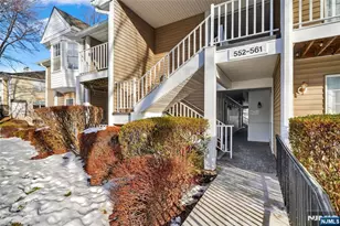 560 Holly Ct, Mahwah, NJ 07430 - Photo 3