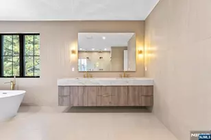 156 Stuart St, Paramus, NJ 07652 - Photo 29