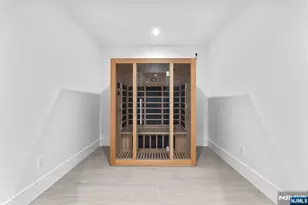 156 Stuart St, Paramus, NJ 07652 - Photo 45