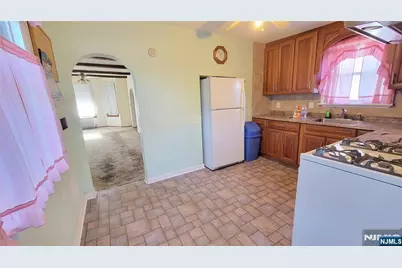 77 Pavonia Avenue, Kearny, NJ 07032 - Photo 9