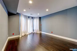 11 Bayside Dr, Bayonne, NJ 07002 - Photo 19