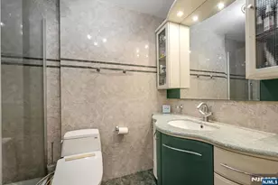 300 Winston 2922, Cliffside Park, NJ 07010 - Photo 15