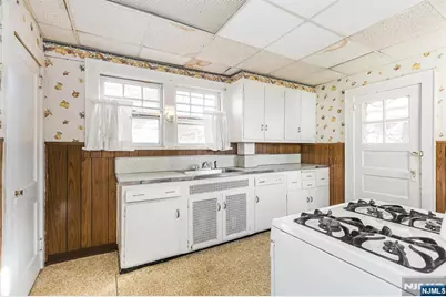 105 Midland Avenue, Glen Ridge, NJ 07028 - Photo 13