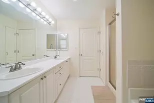 8005 Brittany Dr 8005, Wayne, NJ 07470 - Photo 27