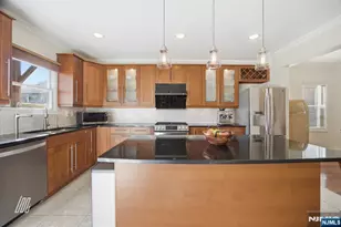 331 Undercliff Ave, Edgewater, NJ 07020 - Photo 15