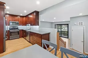 117 Sunset Key 117, Secaucus, NJ 07094 - Photo 5