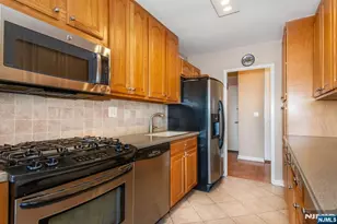 2000 Linwood Ave 14K, Fort Lee, NJ 07024 - Photo 13