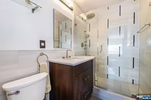 2000 Linwood Ave 14K, Fort Lee, NJ 07024 - Photo 17