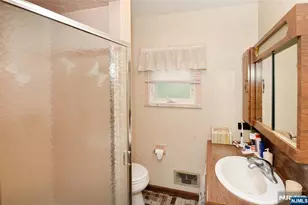 44 Jasper Ave, Teaneck Township, NJ 07666 - Photo 9