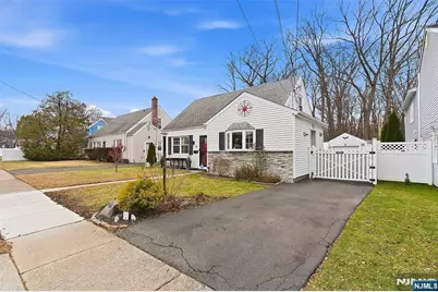 44 Kaywin Avenue, Hawthorne, NJ 07506 - Photo 3
