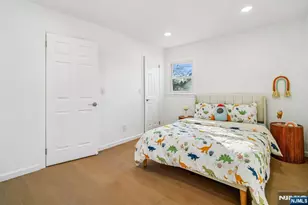 127 E Village Circle, Paramus, NJ 07652 - Photo 15