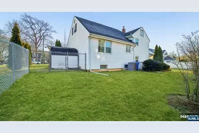 127 E Village Circle, Paramus, NJ 07652 - Photo 35