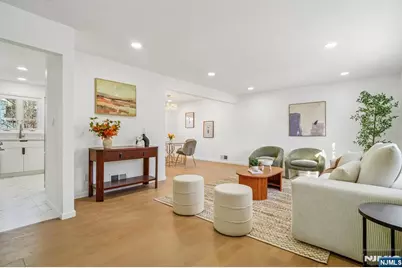 127 E Village Circle, Paramus, NJ 07652 - Photo 5