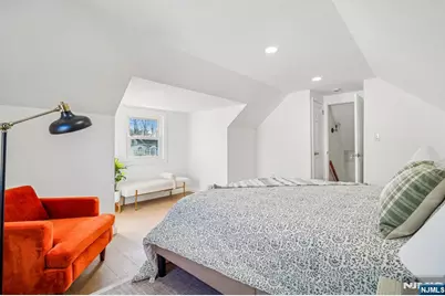 127 E Village Circle, Paramus, NJ 07652 - Photo 19