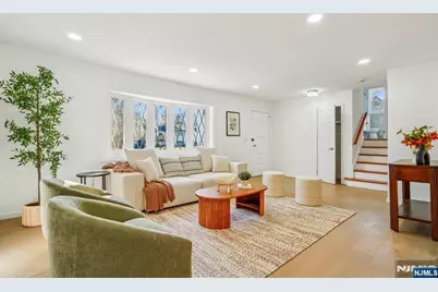 127 E Village Circle, Paramus, NJ 07652 - Photo 7