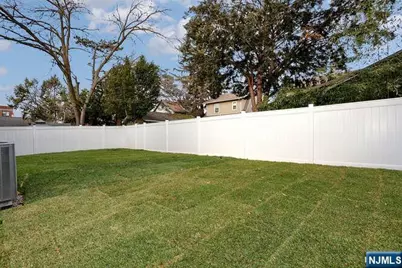 21 E Clinton Avenue, Bergenfield, NJ 07621 - Photo 47