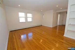 8 Leary Ln 4, Edgewater, NJ 07020 - Photo 3