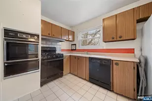 601 Oakwood Dr, Northvale, NJ 07647 - Photo 7