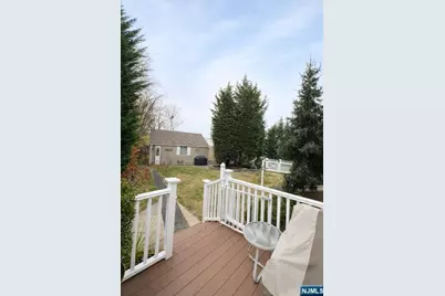 80 Caruth Avenue, Elmwood Park, NJ 07407 - Photo 15