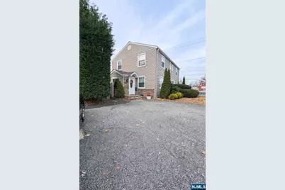 80 Caruth Avenue, Elmwood Park, NJ 07407 - Photo 9