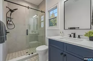 11 Laurel Pl, Fairfield, NJ 07004 - Photo 27