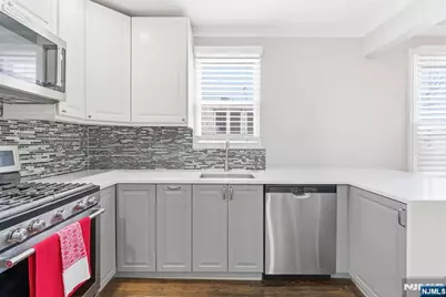 32 Elmwood Terrace, Irvington, NJ 07111 - Photo 9