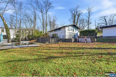 27 Suffolk Lane, Tenafly, NJ 07670 - Photo 13