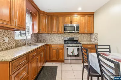 328 Hawthorne Street, Orange, NJ 07050 - Photo 9