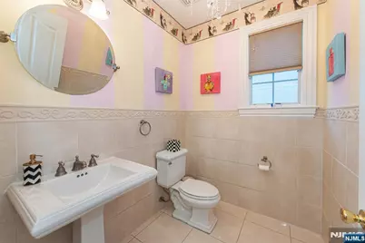 6 Merrimack Court, Paramus, NJ 07652 - Photo 9