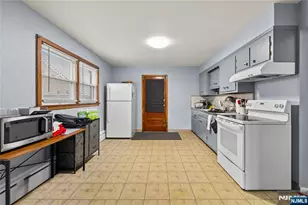 19 Inwood St, Clifton, NJ 07011 - Photo 13