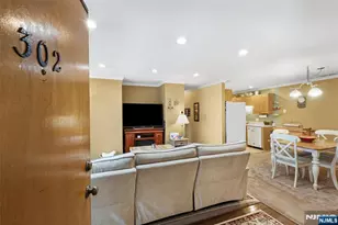 623 Schuyler 302, Lyndhurst Township, NJ 07071 - Photo 13