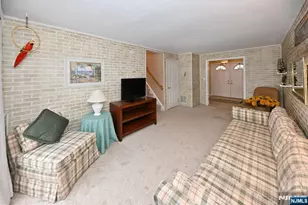 368 Elmwood Dr, Paramus, NJ 07652 - Photo 9