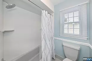 368 Elmwood Dr, Paramus, NJ 07652 - Photo 15