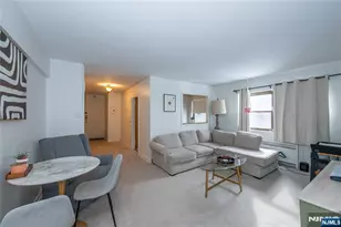 3071 Edwin 2F, Fort Lee, NJ 07024 - Photo 7