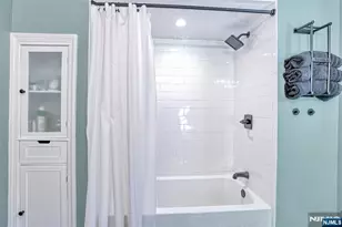 112 Diamond Bridge Ave, Hawthorne, NJ 07506 - Photo 17