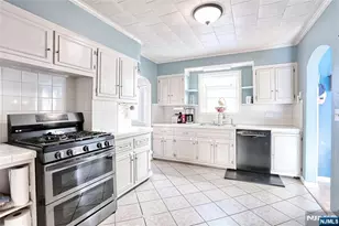 112 Diamond Bridge Ave, Hawthorne, NJ 07506 - Photo 7