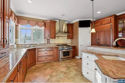 108 Hamilton Trail, Totowa, NJ 07512 - Photo 17